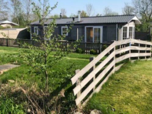 Waterchalet Number 6 Recreationpark Yn'E Lijte Grou Met Ligplaats Boot Villa Exteriör bild