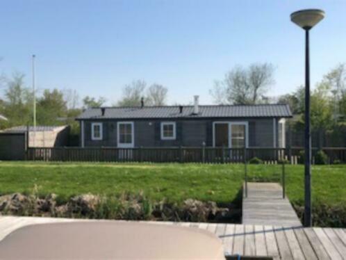 Waterchalet Number 6 Recreationpark Yn'E Lijte Grou Met Ligplaats Boot Villa Exteriör bild